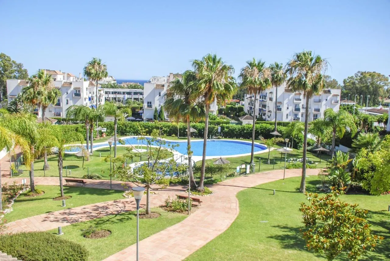 Great 2 Bedroom Apartment Near Puerto Banus location