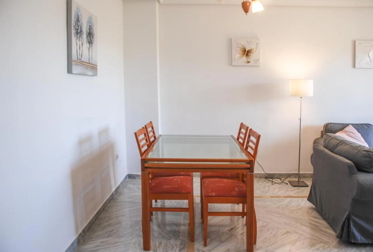 Great 2 Bedroom Apartment Near Puerto Banus 마르베야 스페인